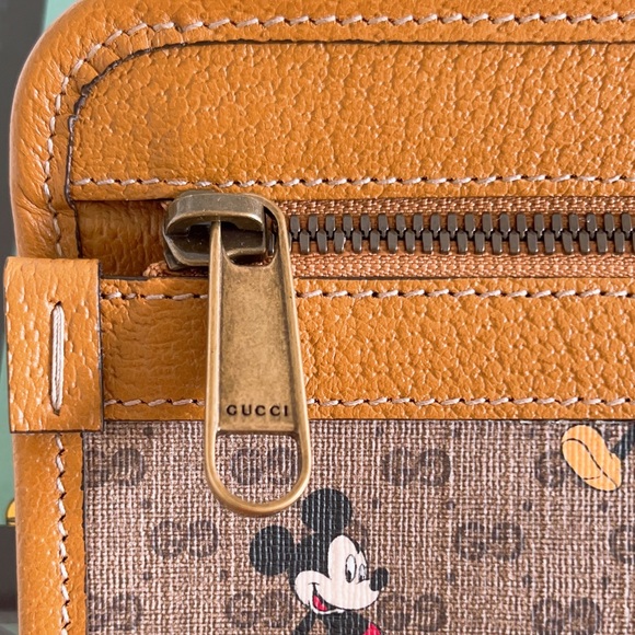 Authentic Gucci X Disney Clutch Pouch Mickey Mouse Mini GG Supreme Canvas - Picture 12 of 16